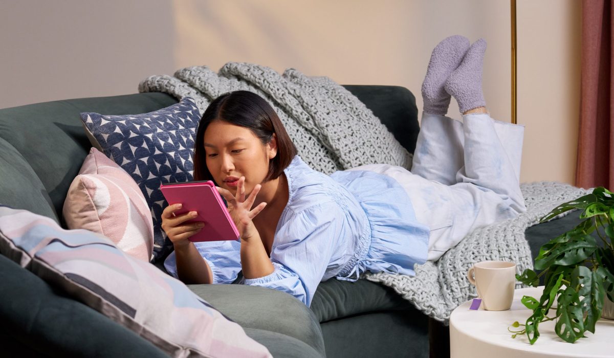 Kindle Paperwhite Raspberry Lifestyle